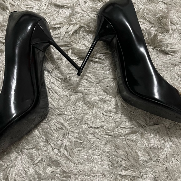 Burberry Flanagan D-Ring Pumps. Made in Italy. Size: US 8 1/2, UK 6, EUR 39 - Picture 4 of 16